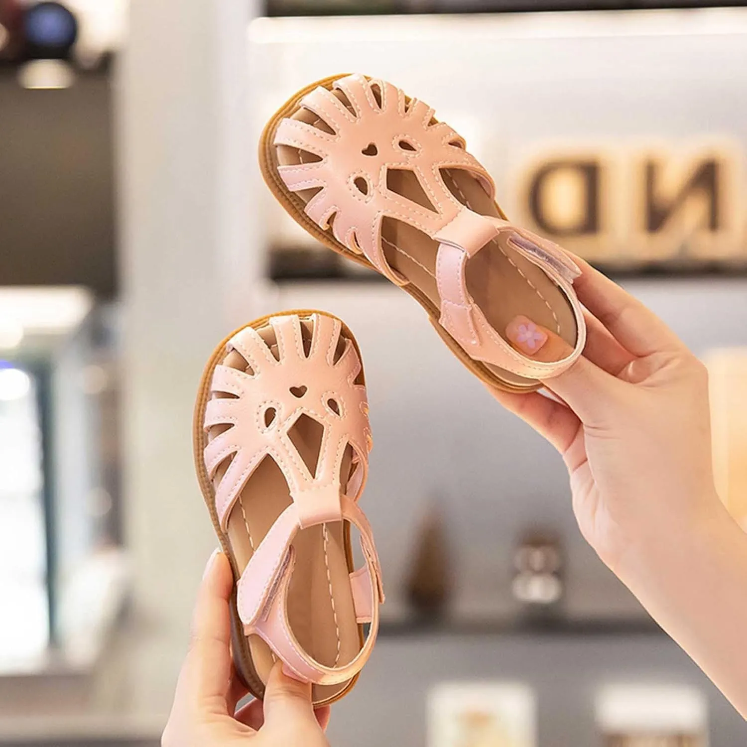 2025 Kids Sandals Comfortable Cut-Out Walking Footwear with Ankle Strap Summer Beach Vacation Slippers Indoor/Outdoor Breathable Slip-On Slides Fashion Boy Girls Dressy Casual Shoe