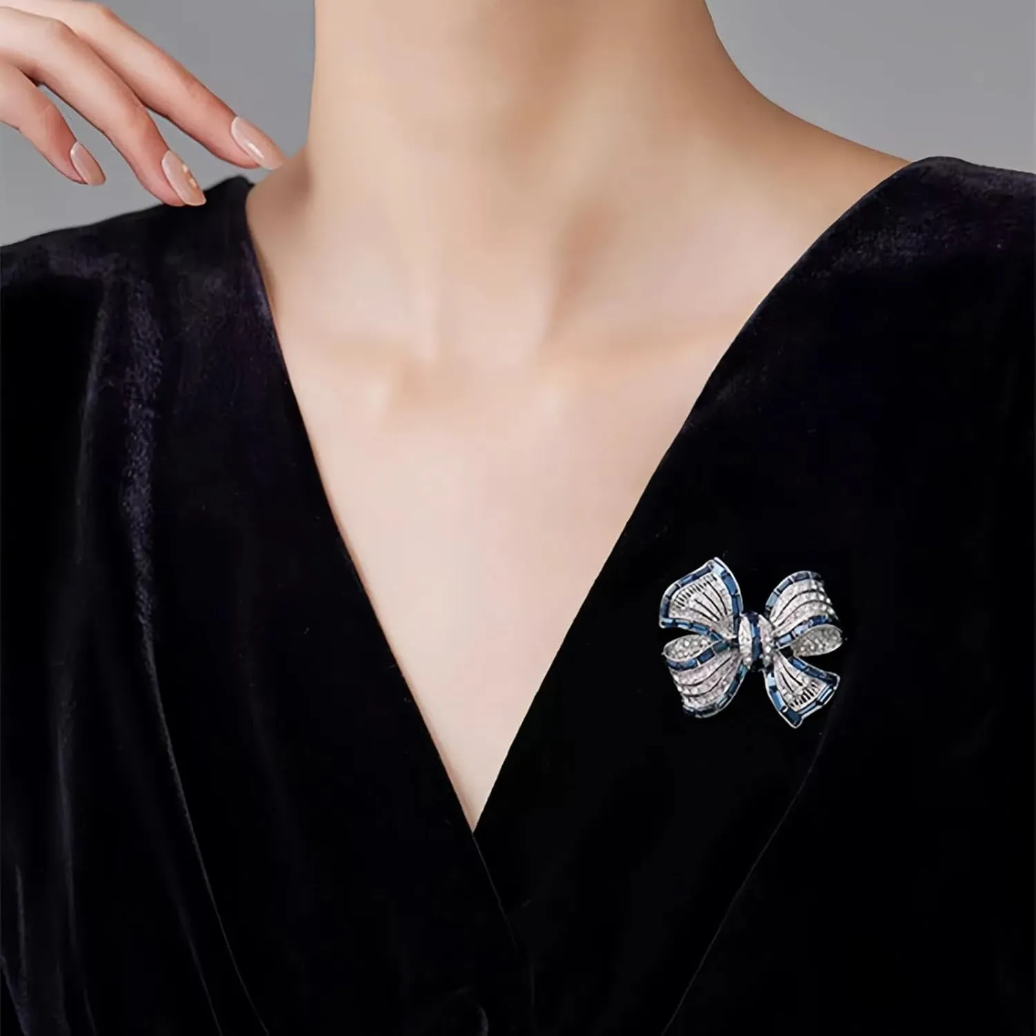 Elegant Leaf-shaped Crystal Brooch, Perfect for Any OccasionRose Gold/Silver