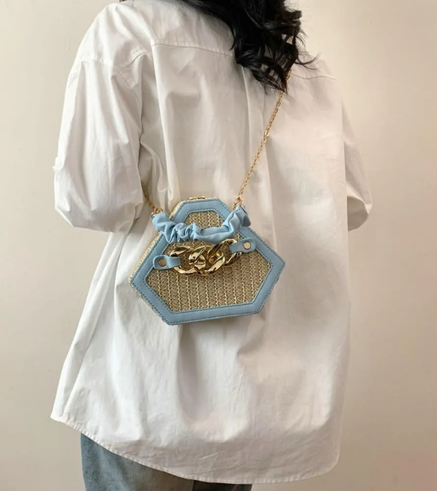 Women Straw Purse Clutch Shoulder Bag Woven Diamond Bag Hobo Crossbody Bag Chic Tote Bag Small Beach Handbag with Chain Strap